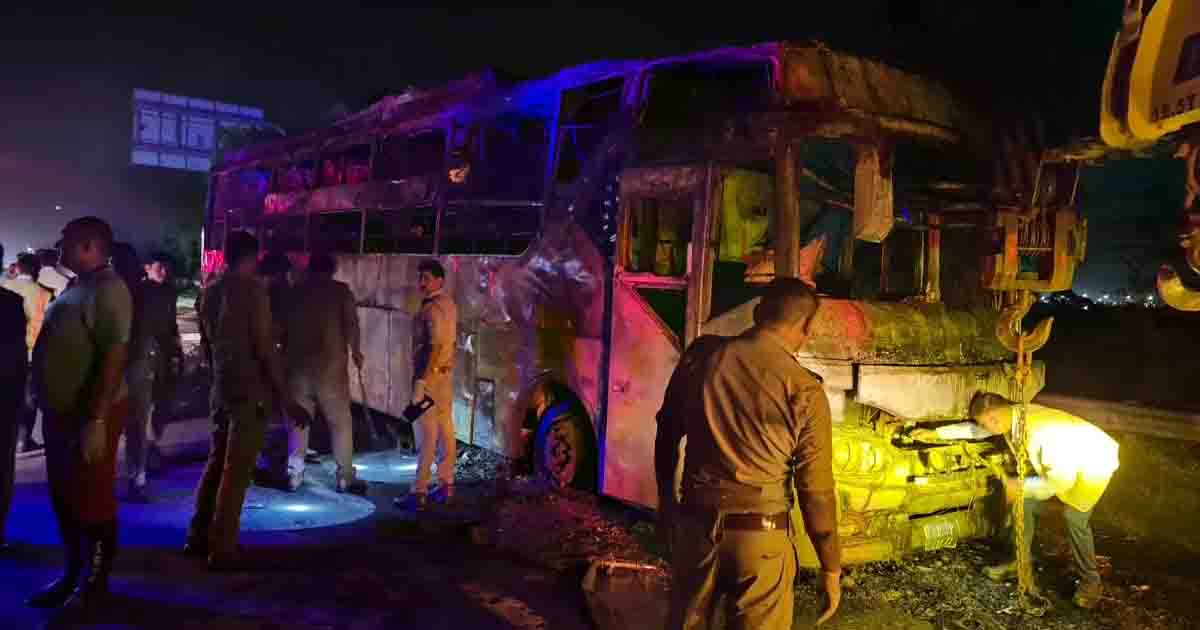 ग्रेटर नोएडा में यमुना एक्सप्रेसवे पर स्लीपर बस में भीषण आग, 9 यात्रियों की मौत