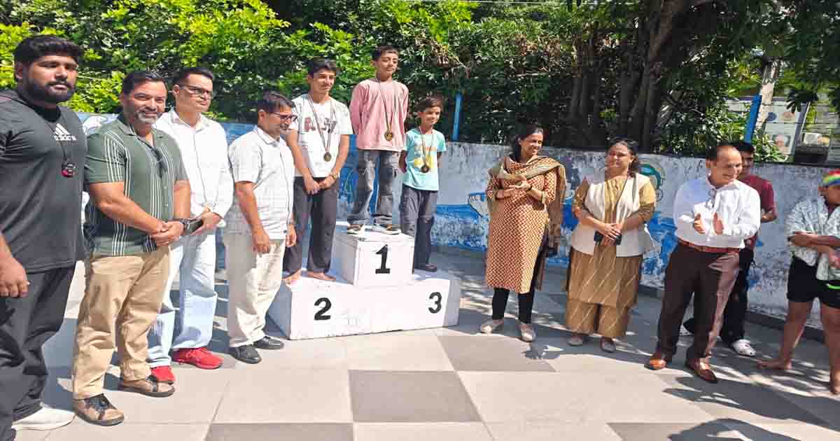 DIPS News: डिप्स हरियाणा भुंगा के छात्र ने तैराकी में रचा शानदार इतिहास
