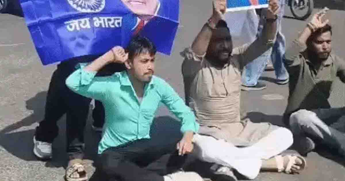 Punjab News: अंबेडकर अपमान मामले में आज अमृतसर में चक्का जाम, बैरिकेड हटाने को लेकर पुलिसकर्मी से भिड़े प्रदर्शनकारी 