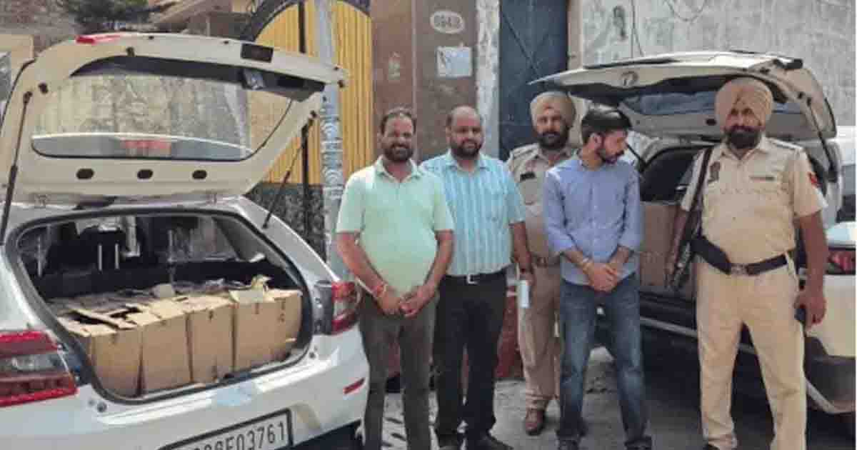 Jalandhar News: जालंधर में अवैध शराब की बड़ी खेप पकड़ी: 2 कारों से 83 पेटी बरामद, 3 आरोपी नामजद