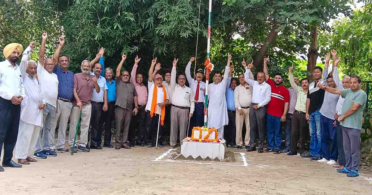 Independence Day: सूर्या एंक्लेव में गूंजा देशभक्ति का जज्बा, हर्षोल्लास से मनाया 80वां स्वतंत्रता दिवस