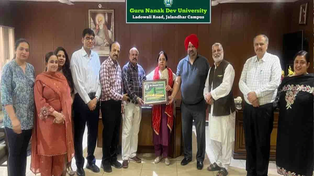 Jalandhar News: अल्फा महेन्द्रू फाउंडेशन ने डॉ॰ नवजोत कौर को किया सम्मानित व शुभकामनाए दी
