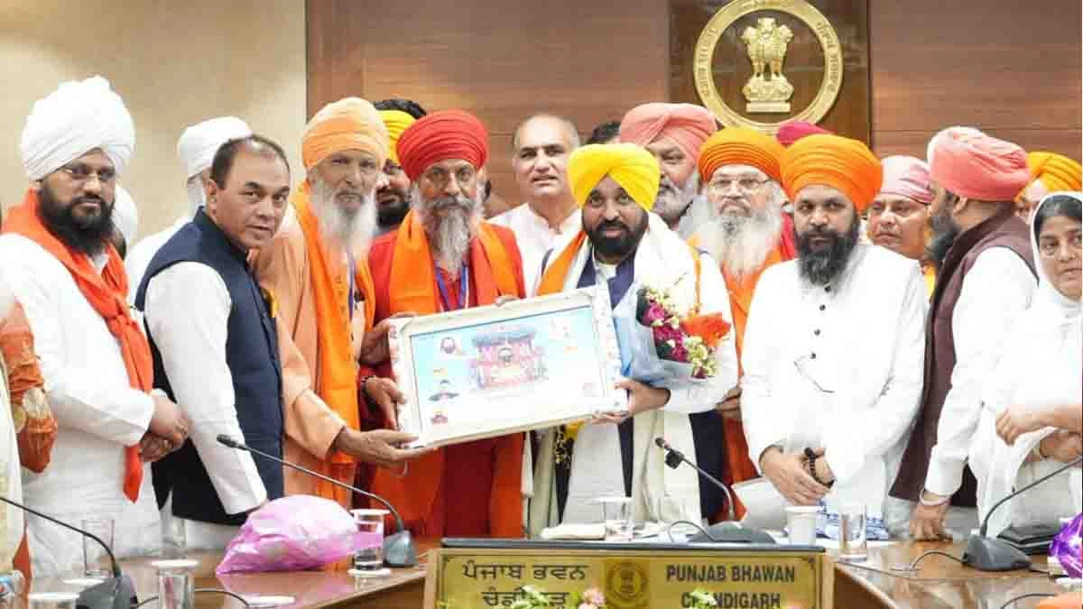 Punjab News: मुख्यमंत्री ने श्री गुरु रविदास जी के 650वें प्रकाश पर्व को शानदार ढंग से मनाने के लिए श्रृंखलाबद्ध कार्यक्रमों को दिया अंतिम रूप