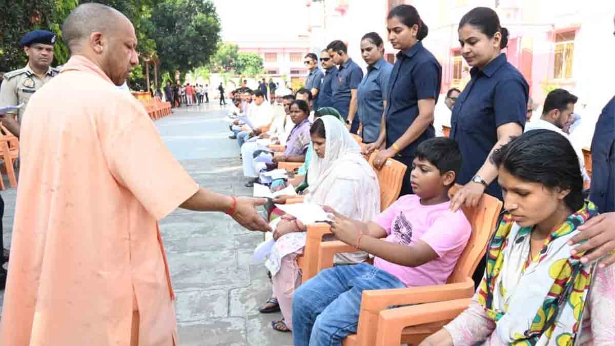 CM Yogi listened to grievances of people at Janata Darshan