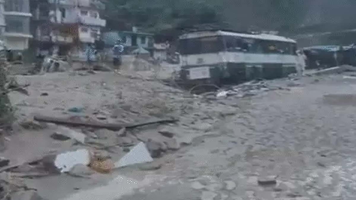 Cloud burst: देहरादून के सहस्त्रधारा में बादल फटा, मंदिर डूबा, कई लापता, राहत और बचाव काम जारी