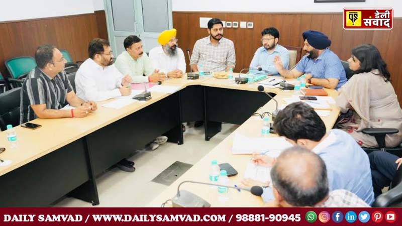Punjab News: डॉ. रवजोत सिंह ने नगर निगमों के प्रबंधों का लिया जायजा, दिए ये निर्देश