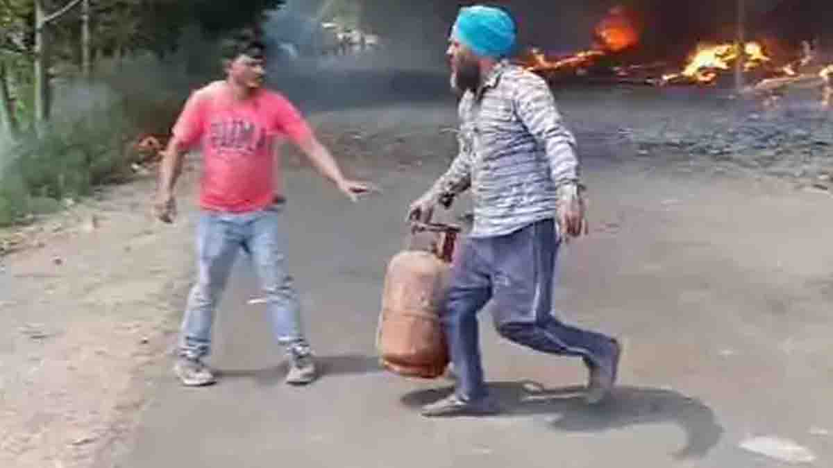 Jalandhar News: जालंधर में रद्दी और कबाड़ के गोदाम में भयंकर आग, इलाके में फैली दहशत