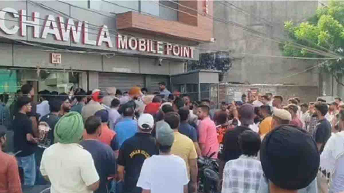 Firing at Chawla Mobile Point Jalandhar