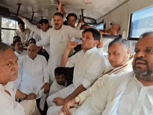 ED Office Protest: पुलिस हिरासत में पूर्व सीएम, जाने क्या है पूरा मामला