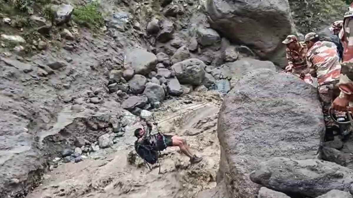 Himachal Weather: हिमाचल में बादल फटने से भारी तबाही, नेशनल हाईवे समेत कई सड़कें बंद