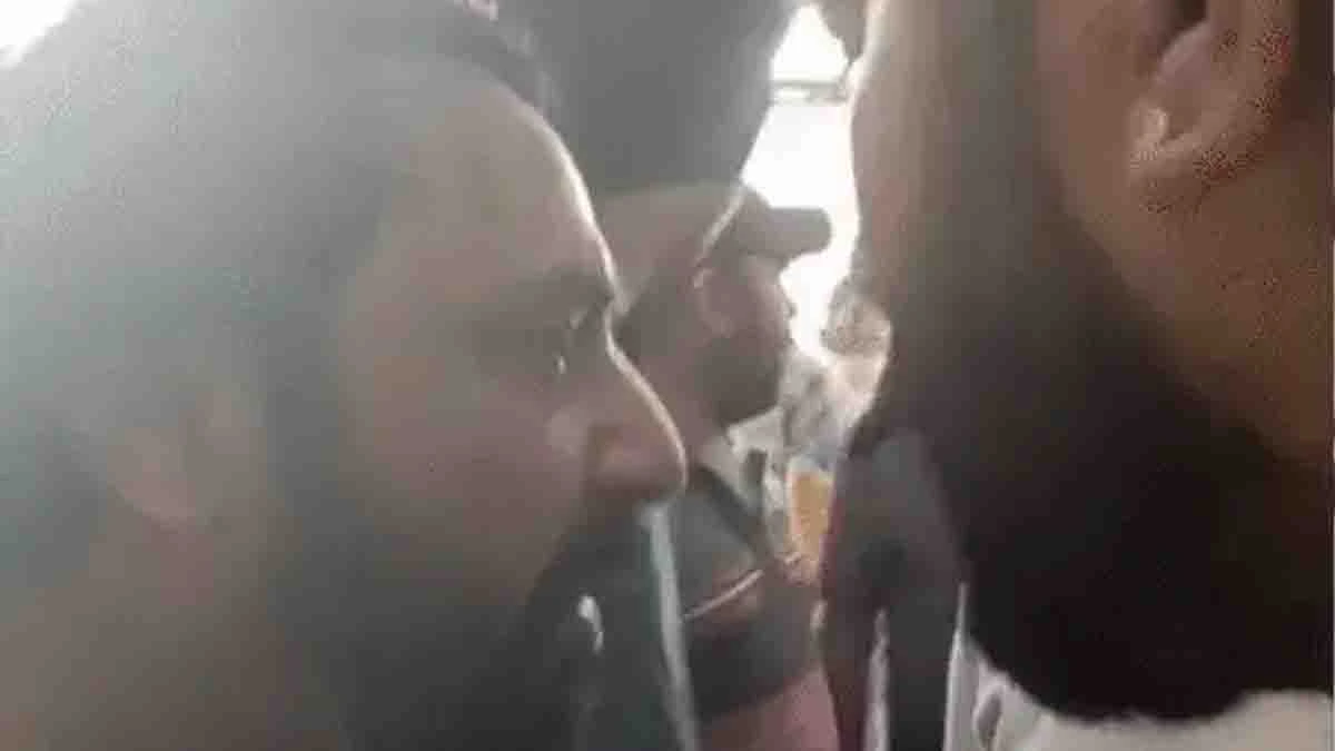 Jalandhar News: जालंधर में दिनदहाड़े झड़प, सुविधा केंद्र में पार्षद और एजेंट भिड़े