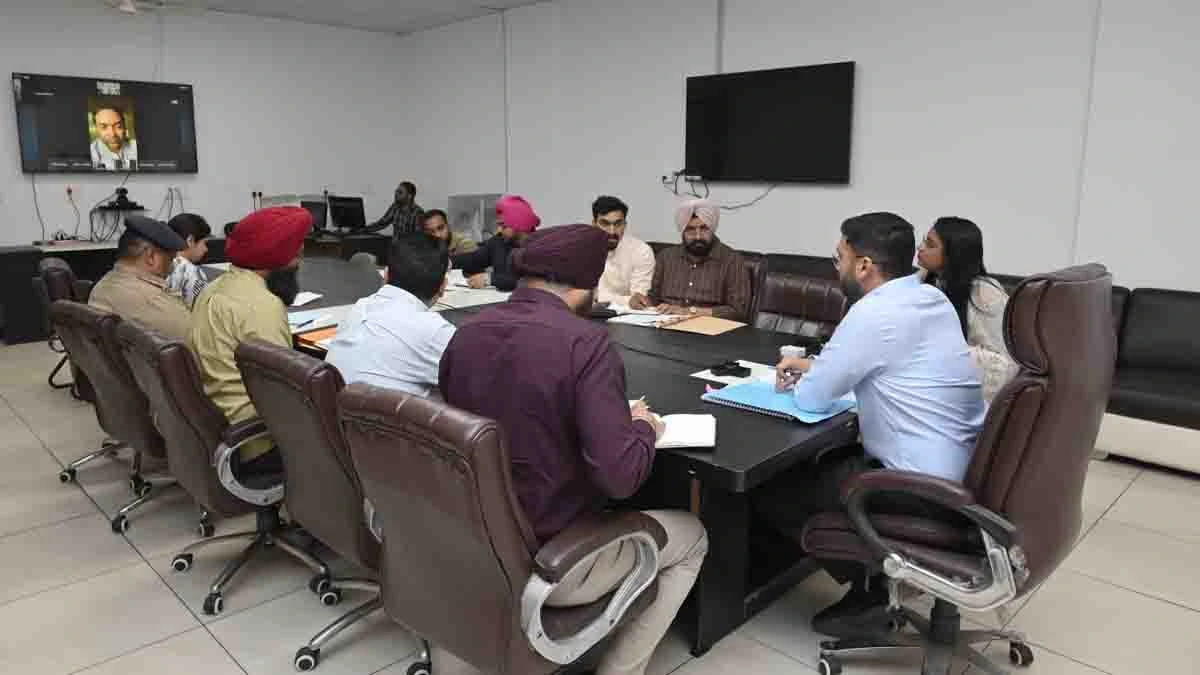 Jalandhar News: डिप्टी कमिश्नर ने उच्च-स्तरीय बैठक की, पराली जलाने की घटनाओं को रोकने के लिए प्रशासन सतर्क