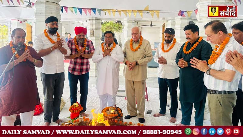 Jalandhar News: सीमा पर तनाव के बीच जालंधर मॉडल टाउन दुकानदार एसोसिएशन ने पंजाब की शांति और समृद्धि के लिए किया हवन