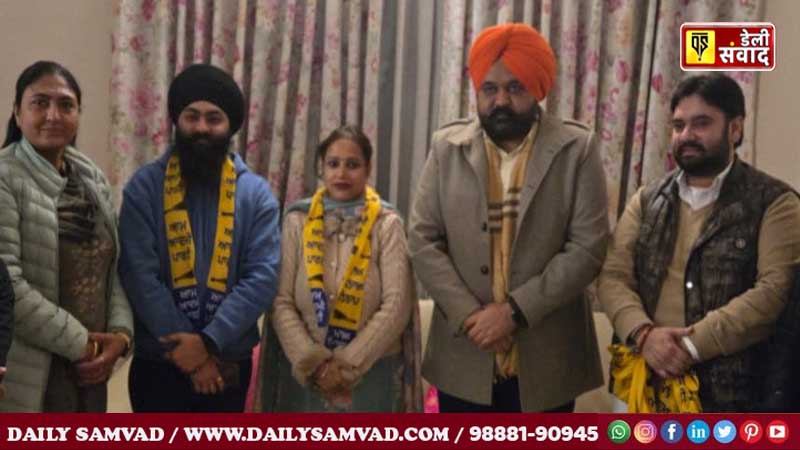 Jalandhar News: जालंधर में AAP के युवा नेता काकू आहलुवालिया ने भाजपा को दिया एक और झटका, BJP की महिला पार्षद को AAP में करवाया शामिल