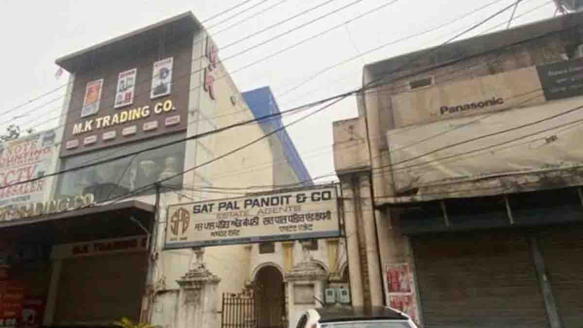 Jalandhar News: जालंधर के फगवाड़ा गेट मार्केट में अवैध निर्माण, नगर निगम कमिश्नर समेत अफसरों के खिलाफ CM आफिस में शिकायत