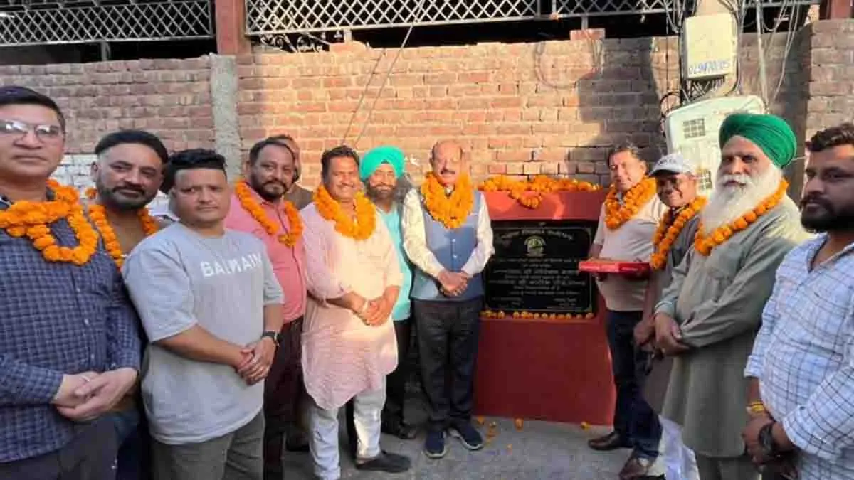 Jalandhar News: मोहिंदर भगत ने वार्ड 44 की गलियों का नव-निर्माण कार्य का किया शुभारंभ