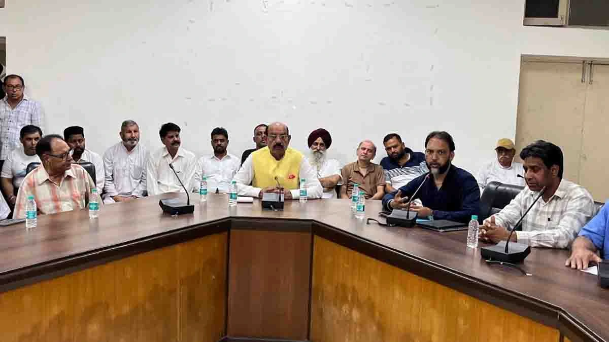 Jalandhar News: डिपो होल्डर्स की समस्याओं को लेकर गंभीर दिखे कैबिनेट मंत्री मोहिंदर भगत, जल्द समाधान का दिया भरोसा