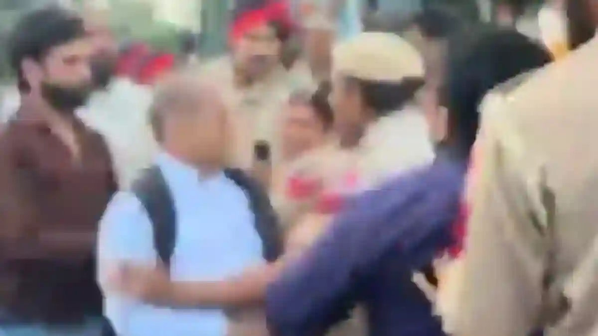 Jalandhar News: जालंधर में पूर्व विधायक और पार्षद की पुलिस के साथ धक्कामुक्की, हिरासत में लिए राजिंदर बेरी और शैरी चड्ढा, देखें VIDEO