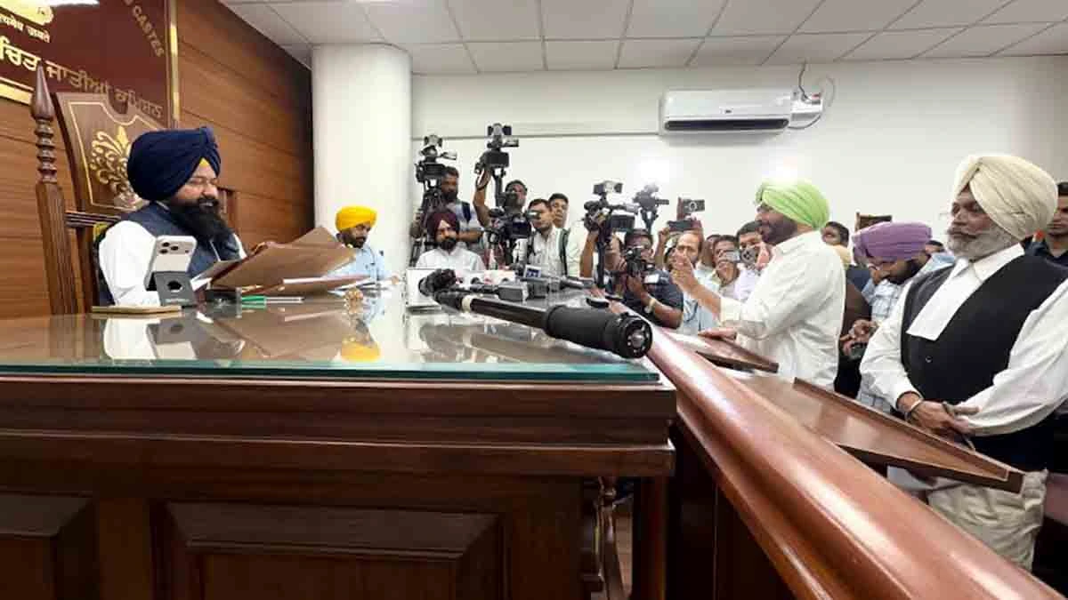 Ravneet Singh Bittu, summoned by Jasvir Singh Garhi in connection with Dhuri case, appeared before the Commission