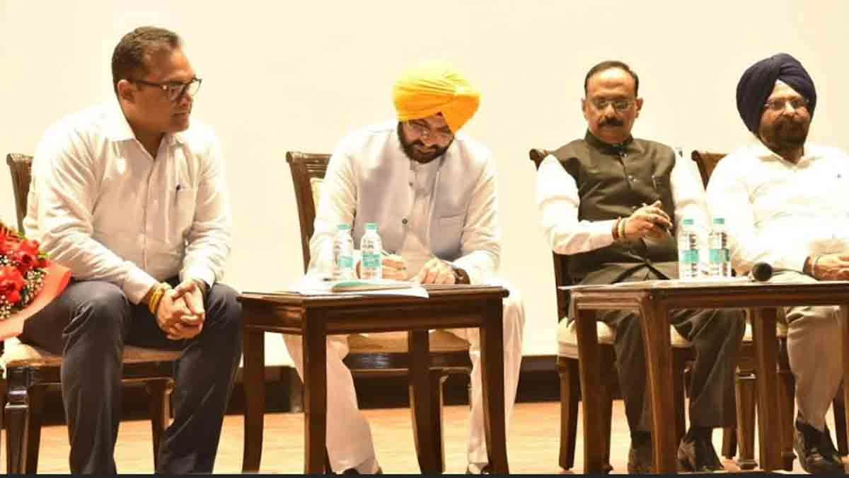 Retired IAS officer Sanjay Gupta assumed charge as Chairman of Punjab State Electricity Regulatory Commission