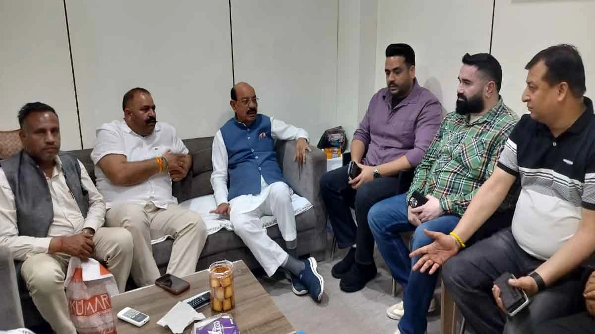 Jalandhar News: जालंधर के पूर्व सांसद सुशील रिंकू की माता जी की तबीयत बिगड़ी, अस्पताल में भर्ती, हालचाल जानने अस्पताल पहुंचे कैबिनेट मंत्री मोहिंदर भगत