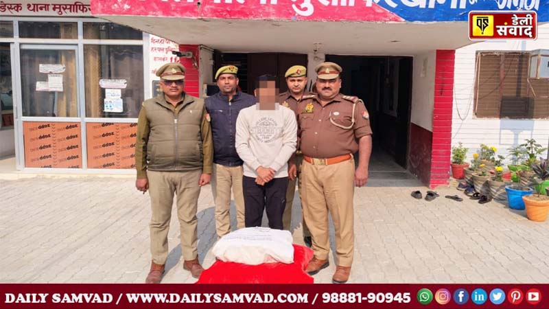 UP News: फर्जी दारोगा गिरफ्तार, पुलिस की वर्दी पहनकर मचा रहा था भौकाल