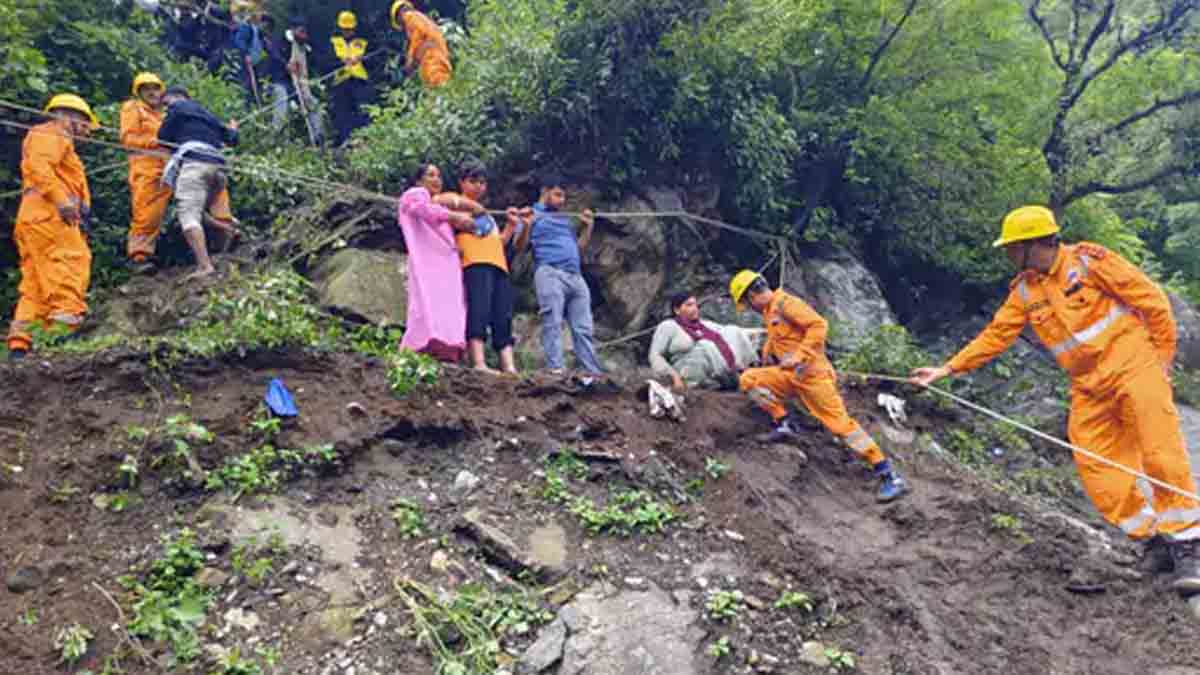 Bus Accident: यात्रियों से भरी बस गहरी खाई में गिरी, कई लोगों की मौत