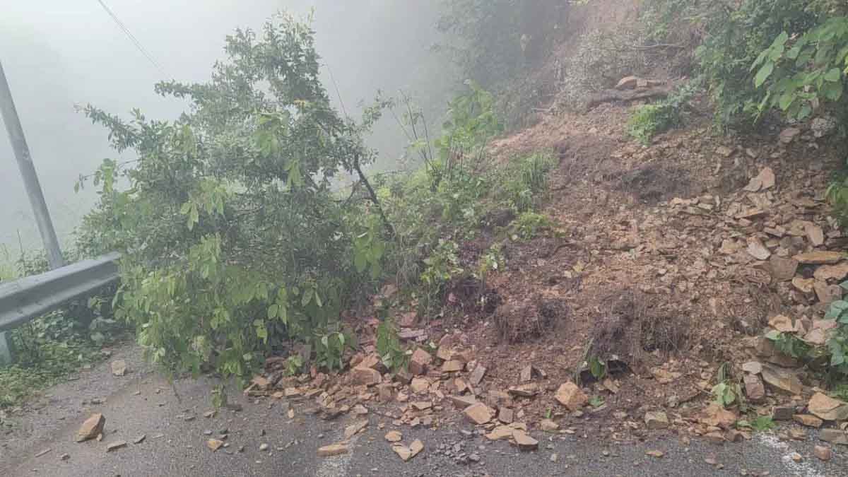 Uttarakhand Weather: उत्तराखंड में भारी बारिश, लैंड स्लाइड से नेशनल हाईवे बंद, अलर्ट जारी