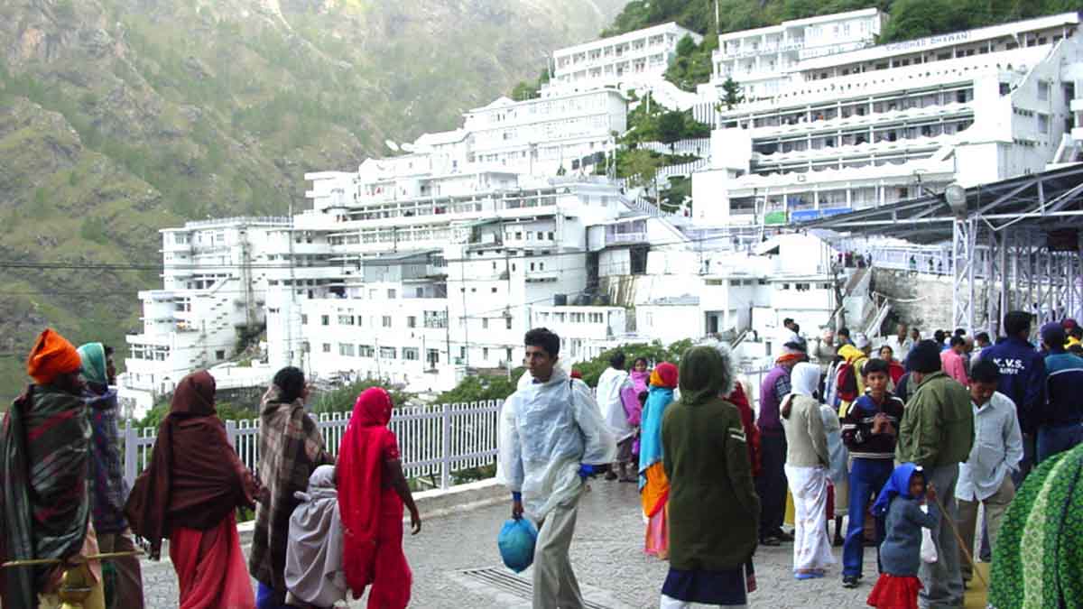Vaishno Devi Yatra: माता वैष्णों देवी यात्रा हुई बहाल, बैट्री कार और हेलीकाप्टर सेवा भी शुरु, बुक कराने के जाने नियम
