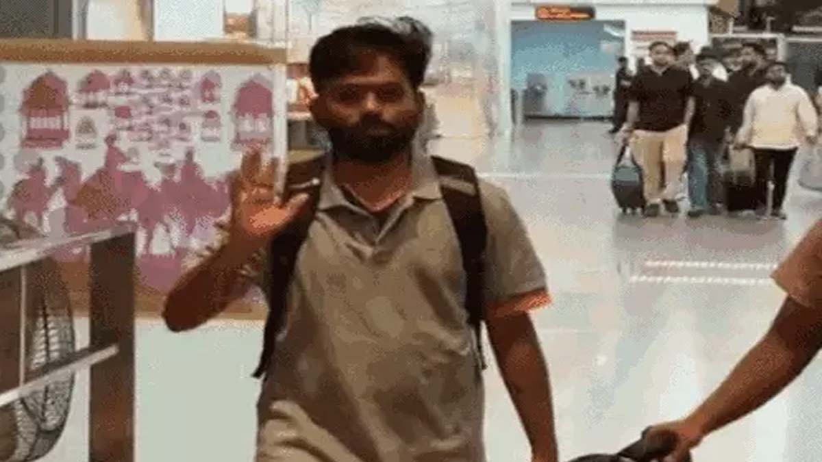 कॉकरोच जनता पार्टी के फाउंडर अभिजीत दीपके