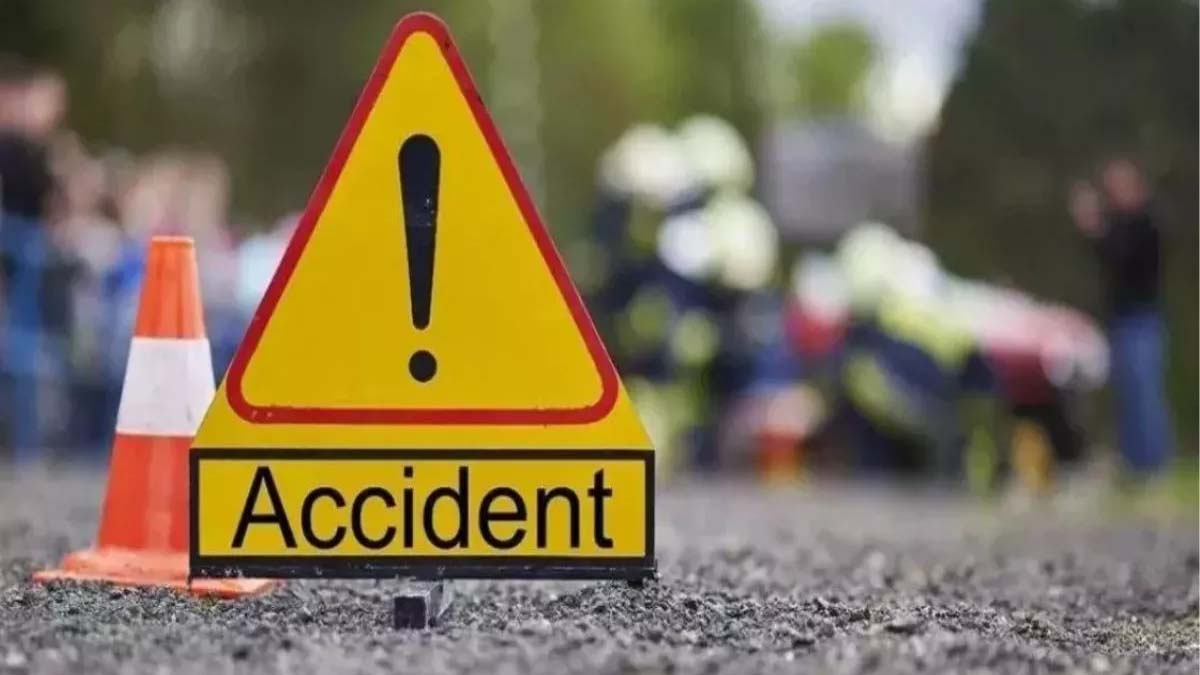 Accident News: रोडवेज बस ने ट्रैक्टर ट्रॉली को मारी टक्कर, 2 लोगों की मौत और 20 घायल