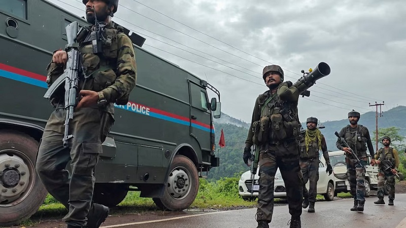 J&amp;K Terror Attack: जम्मू-कश्मीर में सेना के वाहन पर हमला, आतंकियों ने चलाई ताबड़तोड़ गोलियां