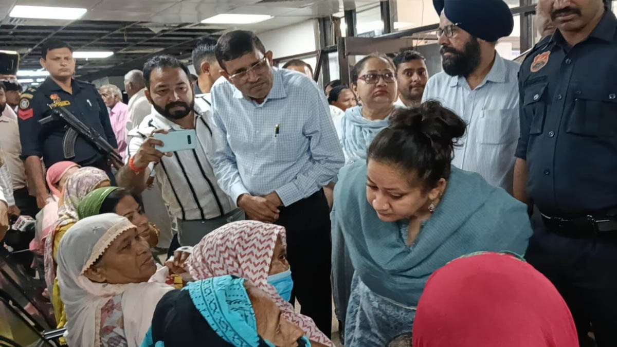 Haryana News: स्वास्थ्य मंत्री ने इस अस्पताल में अचानक मारा छापा, अधिकारियों में मचा हड़कंप