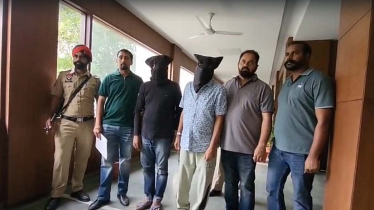जासूसी नेटवर्क का भंडाफोड़