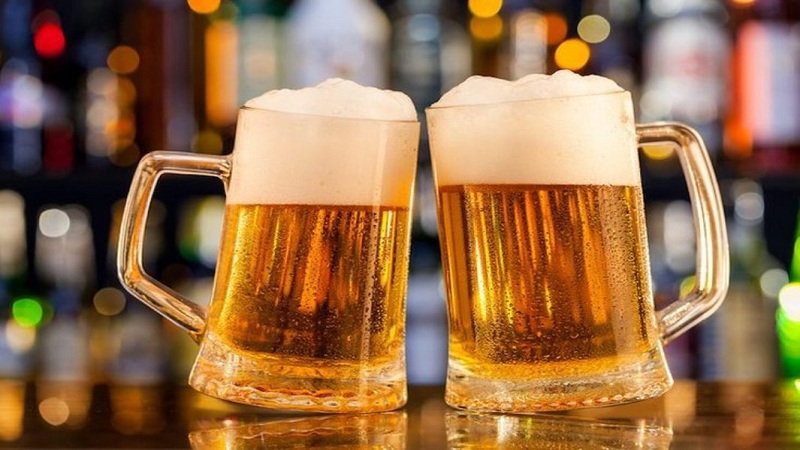 Beer Price Hike: बीयर पीने वाले शौकीनों को लगा बड़ा झटका, महंगी हुई 15% शराब