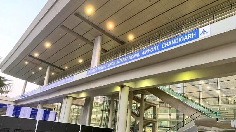 Chandigarh Airport: चंडीगढ़ एयरपोर्ट से उड़ानें शुरू, ऑपरेशन सिंदूर के बाद किया था बंद