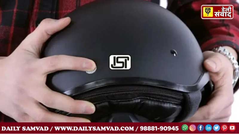 Two Helmets Mandatory: अब नया टू-व्हीलर खरीदने पर मिलेंगे दो हेलमेट, नितिन गडकरी ने किया ऐलान