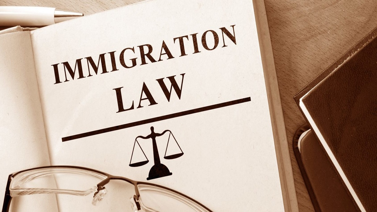 Immigration Laws: धोखाधड़ी करने वालों की अब खैर नहीं, सरकार ने कड़े किए ट्रैवल एजेंट नियम, पढ़े