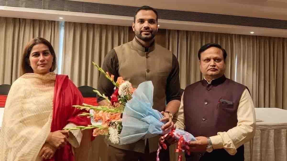 Jalandhar News: पंजाब GST के स्पेशल सैक्रेटरी जतिंदर जोरवाल के जालंधर पहुंचने पर कारोबारी संजय कोछड़ ने किया स्वागत