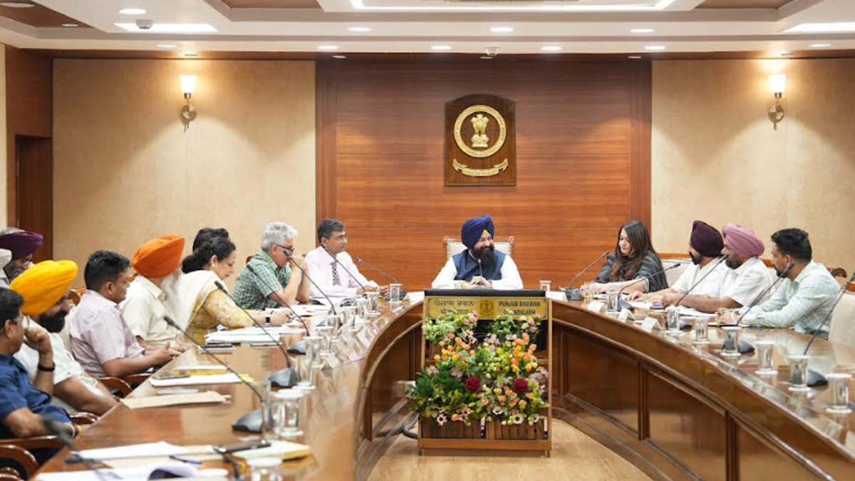 जसवीर सिंह गढ़ी ने पदोन्नति मामलों और अंबेडकर भवन निर्माण पर अधिकारियों को दिए सख्त निर्देश
