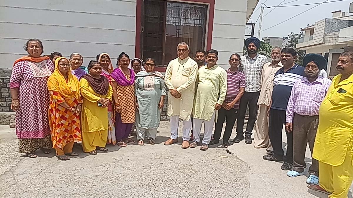Jalandhar News: जालंधर में लाखों रुपए से बनी नई सड़क चंद दिनों में टूटी, ठेकेदार और इंजीनियर के खिलाफ विजिलेंस में शिकायत
