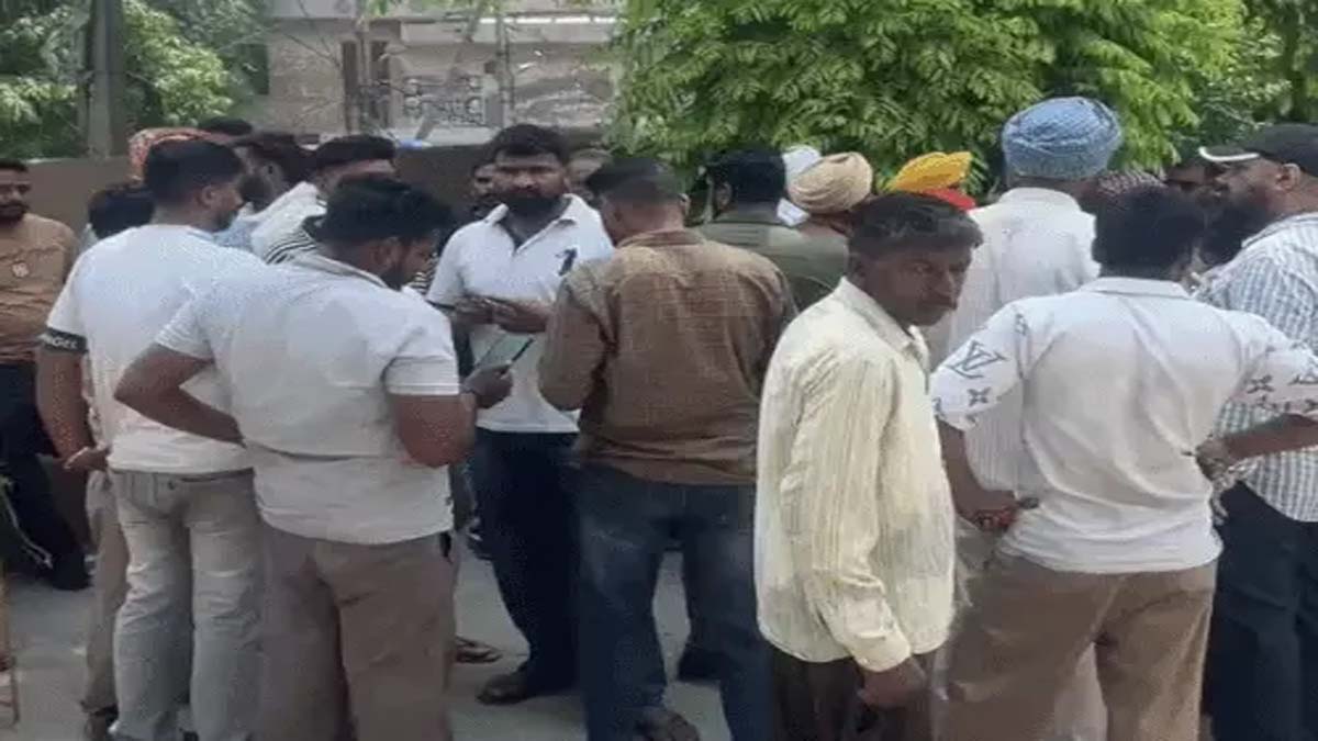 Punjab News: फैक्ट्री में गैस लीक से मचा हड़कंप, बाप-बेटे की मौत और कई गंभीर घायल