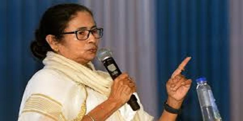 Mamata Banerjee: पूर्व मुख्यमंत्री ममता बनर्जी के खिलाफ FIR दर्ज, गिरफ्तारी की लटकी तलवार, जाने पूरा मामला