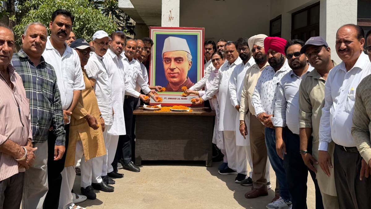 Jalandhar News: कांग्रेस भवन में पंडित जवाहर लाल नेहरू की पुण्यतिथि पर नेताओं ने दी श्रद्धांजलि