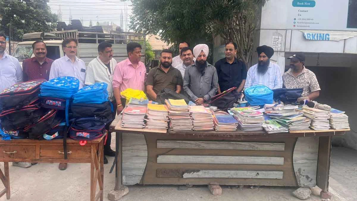 Jalandhar News: पीपीआर मार्केट में जरूरतमंद छात्रों के लिए फ्री किताबों का लंगर शुरू