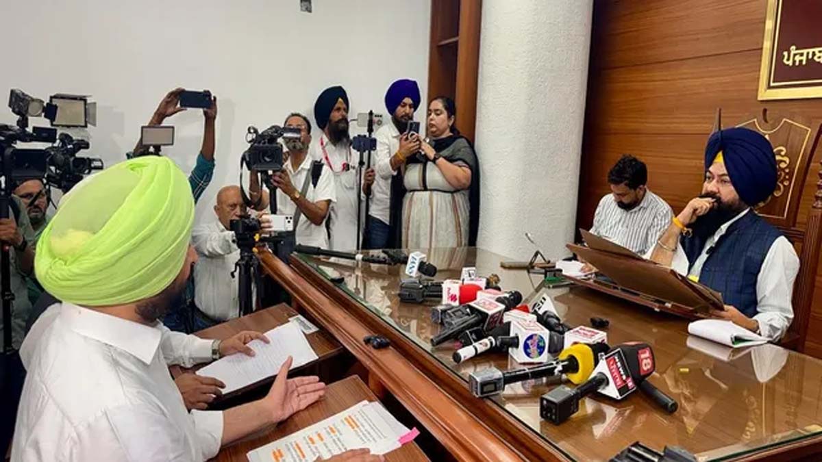 रवनीत सिंह बि‌ट्‌टू एससी कमीशन के समक्ष पेश