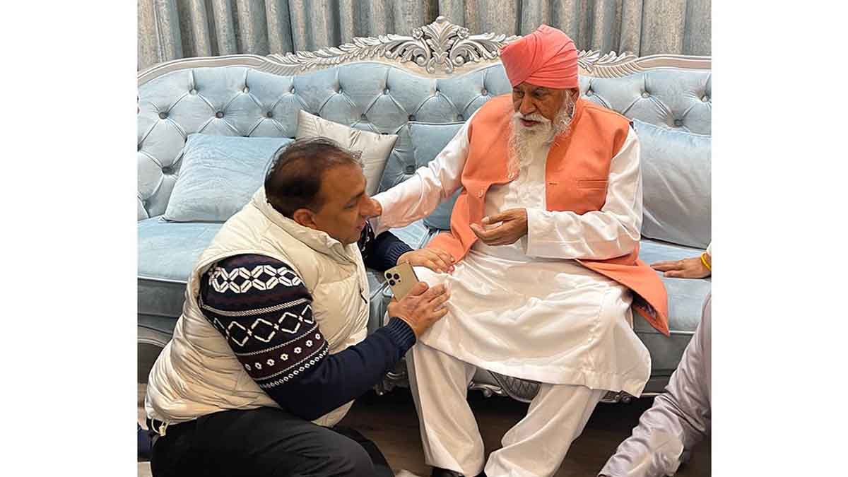 Jalandhar News: नितिन कोहली ने डेरा संत सरवन दास जी सचखंड बल्लां के मौजूदा गद्दीनशीन संत श्री निरंजन दास जी महाराज से लिया आशीर्वाद
