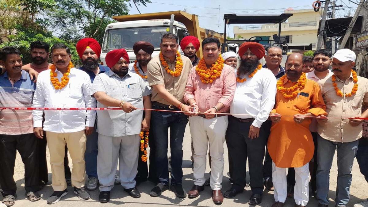 Jalandhar News: 36 लाख से बनने वाली सड़क के निर्माण कार्य का मेयर विनीत धीर और आप नेता अतुल भगत ने किया शुभारंभ