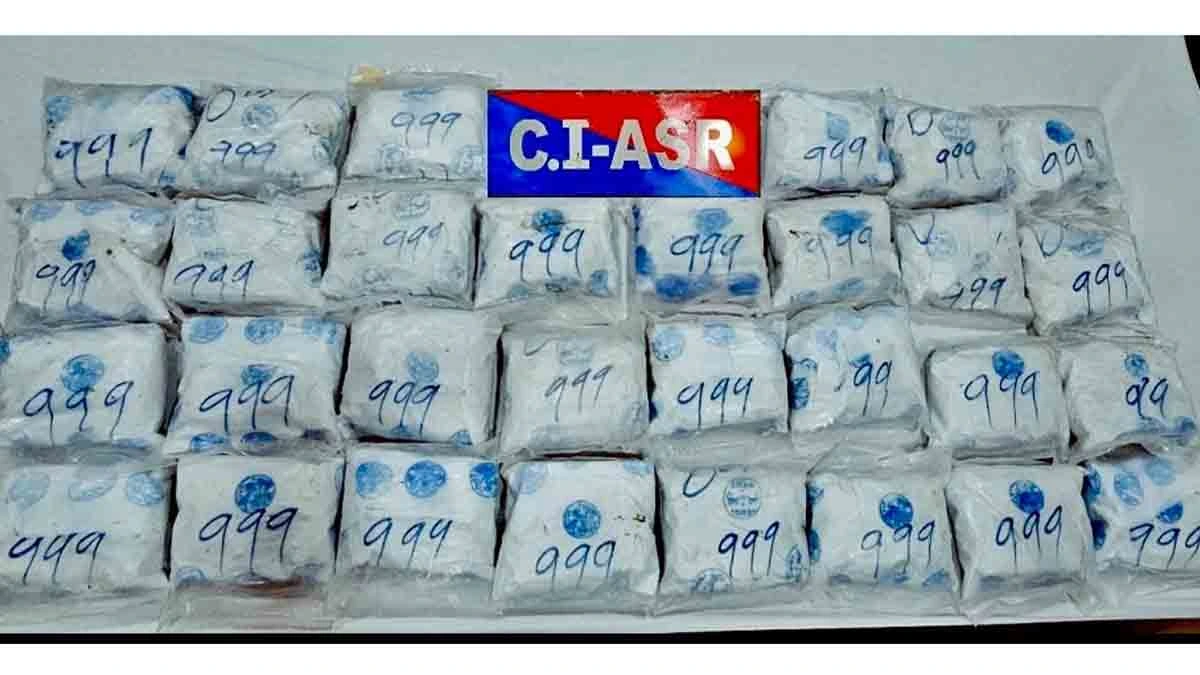 Two accused arrested with 30 kg of heroin in Amritsar.
