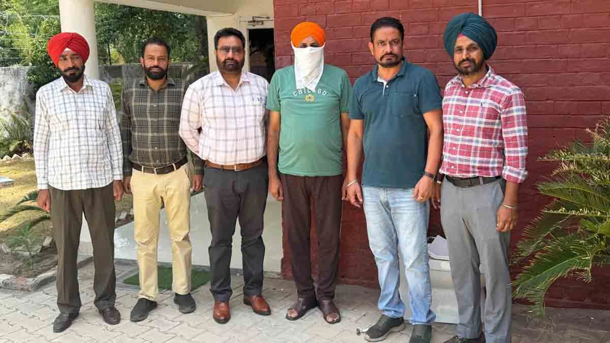 Vigilance Bureau catches ASI red-handed while accepting bribe